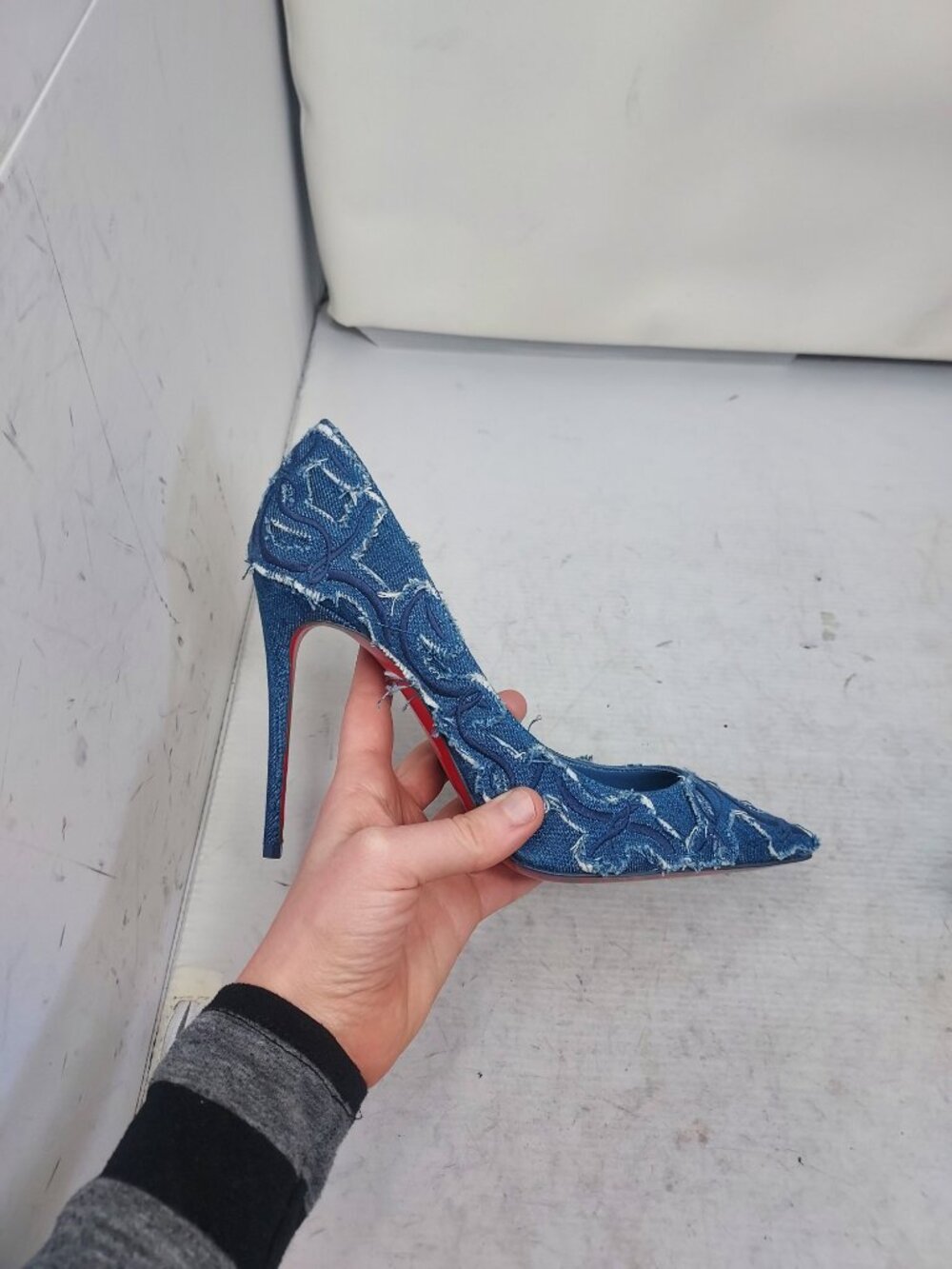 Christian Louboutin Blue Kate Toile Denim Brode Heel Shoe - Picture 3 of 11